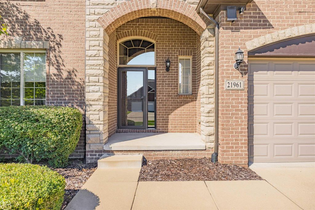 21961 Pinder Court, Macomb Twp, MI 48044