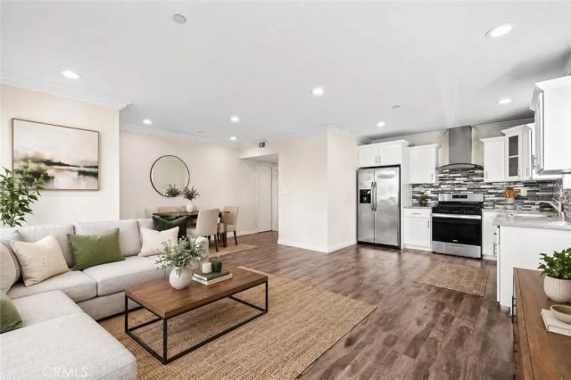 4816 Saturn Street, Los Angeles, CA 90019