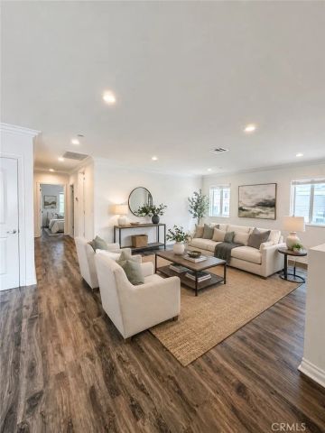 4816 Saturn Street, Los Angeles, CA 90019