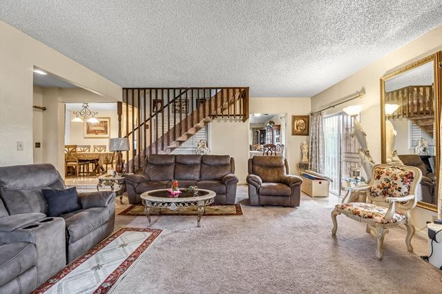 907 S Rogers Lane, Fresno, CA 93727