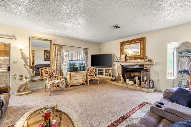 907 S Rogers Lane, Fresno, CA 93727