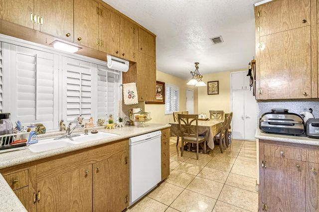 907 S Rogers Lane, Fresno, CA 93727