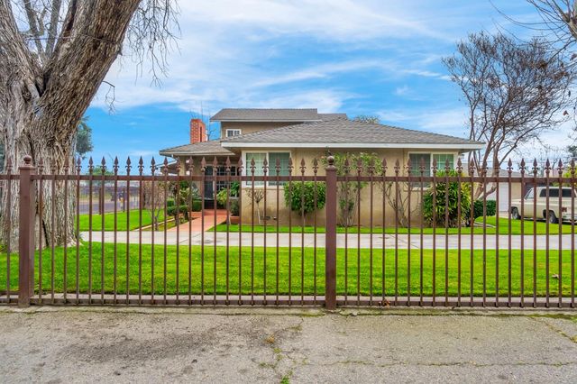 907 S Rogers Lane, Fresno, CA 93727