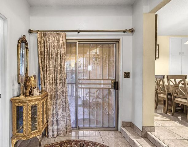 907 S Rogers Lane, Fresno, CA 93727