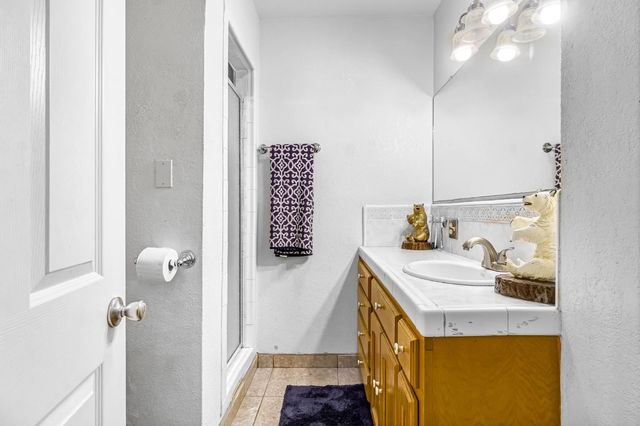 907 S Rogers Lane, Fresno, CA 93727