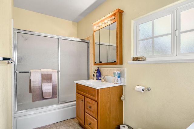 907 S Rogers Lane, Fresno, CA 93727