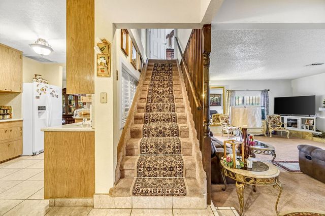 907 S Rogers Lane, Fresno, CA 93727