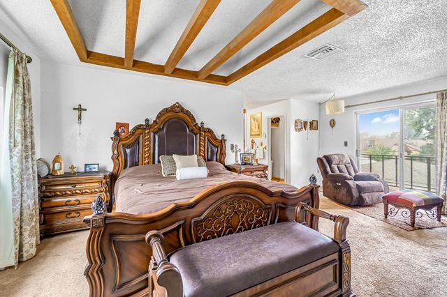 907 S Rogers Lane, Fresno, CA 93727