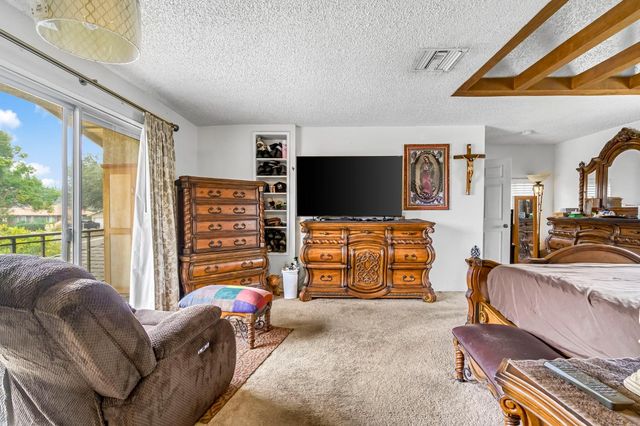 907 S Rogers Lane, Fresno, CA 93727