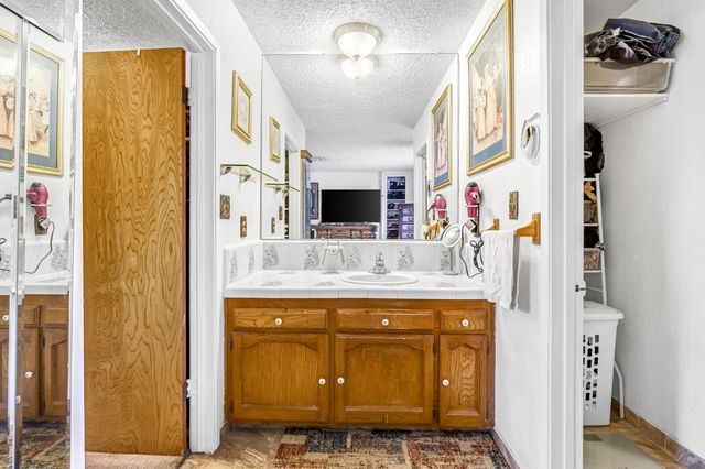 907 S Rogers Lane, Fresno, CA 93727