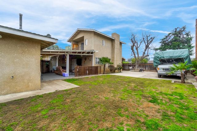 907 S Rogers Lane, Fresno, CA 93727