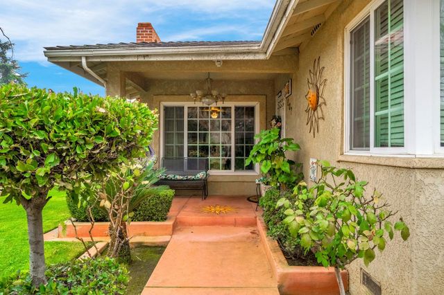 907 S Rogers Lane, Fresno, CA 93727