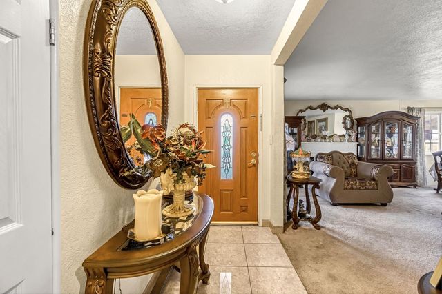 907 S Rogers Lane, Fresno, CA 93727