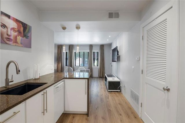 4540 Broadway Boulevard 1N, Kansas City, MO 64111