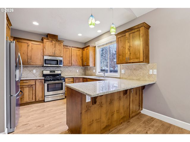 1020 N JUNIPER St, Canby, OR 97013