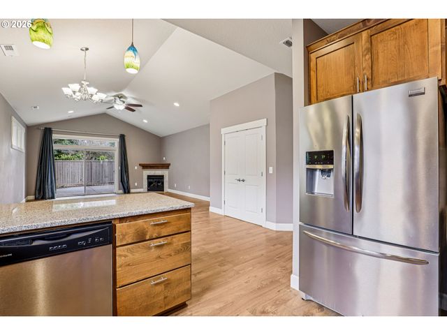 1020 N JUNIPER St, Canby, OR 97013