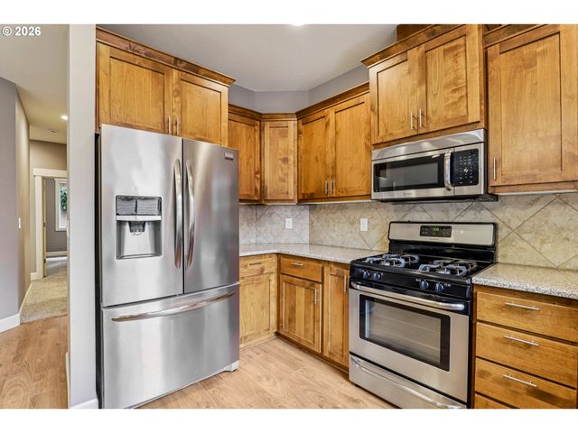 1020 N JUNIPER St, Canby, OR 97013