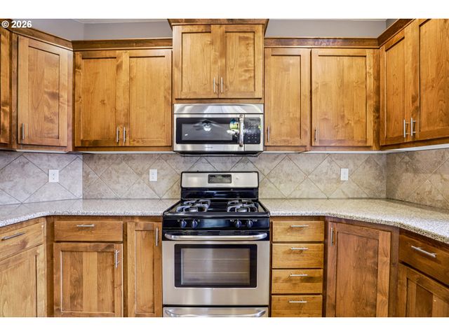 1020 N JUNIPER St, Canby, OR 97013