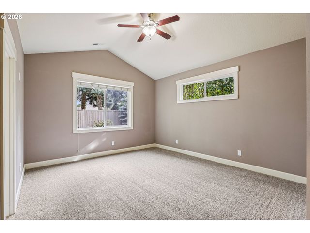 1020 N JUNIPER St, Canby, OR 97013