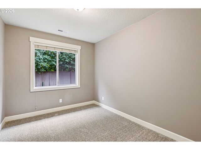 1020 N JUNIPER St, Canby, OR 97013