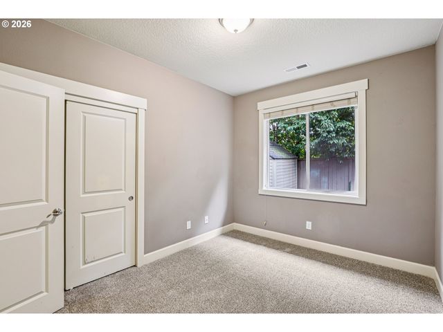 1020 N JUNIPER St, Canby, OR 97013