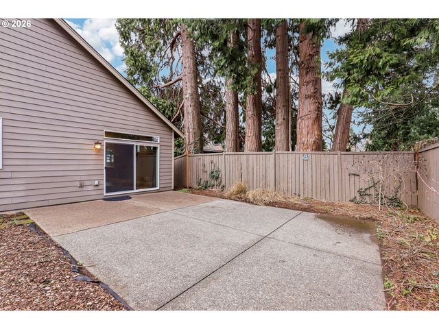 1020 N JUNIPER St, Canby, OR 97013