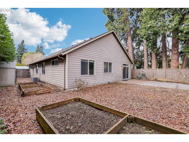 1020 N JUNIPER St, Canby, OR 97013