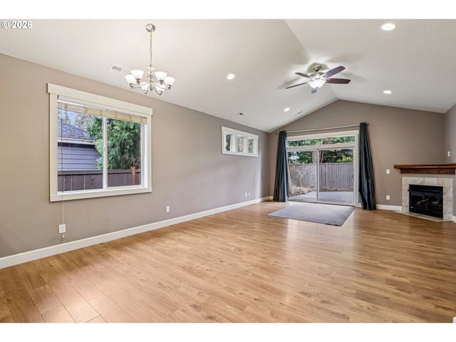 1020 N JUNIPER St, Canby, OR 97013