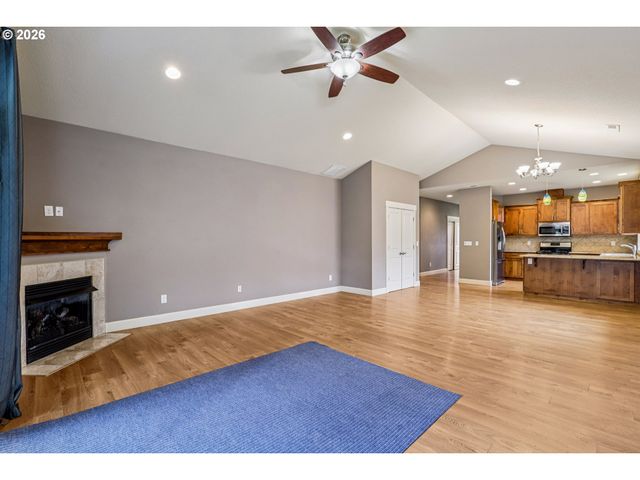 1020 N JUNIPER St, Canby, OR 97013