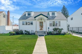 2152 Erma Drive, East Meadow, NY 11554