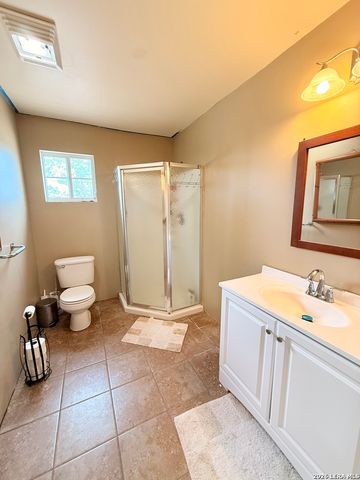 738 LAKESHORE DR S, Bandera, TX 78003