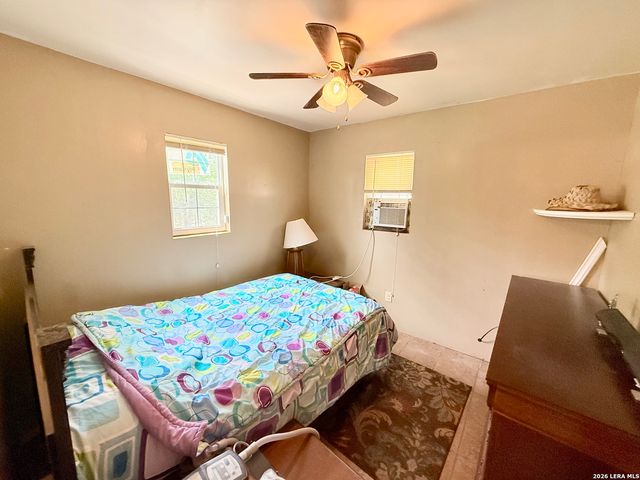 738 LAKESHORE DR S, Bandera, TX 78003