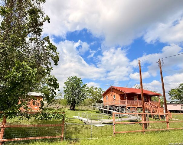 738 LAKESHORE DR S, Bandera, TX 78003