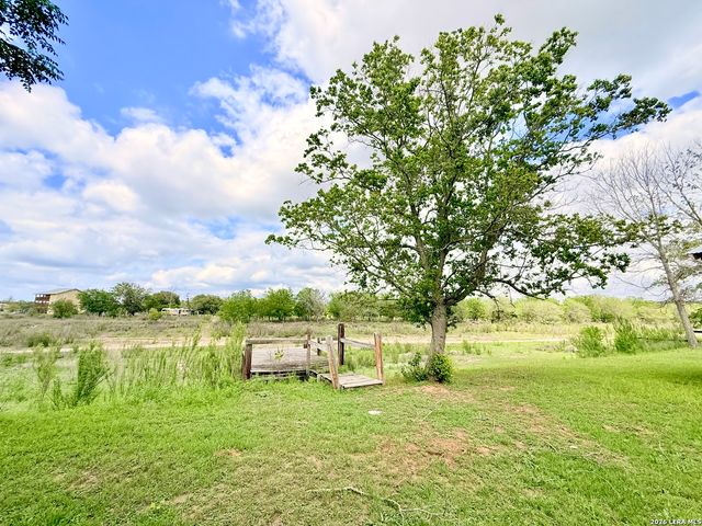 738 LAKESHORE DR S, Bandera, TX 78003