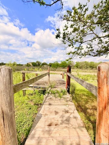 738 LAKESHORE DR S, Bandera, TX 78003