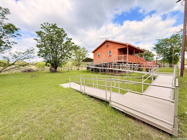738 LAKESHORE DR S, Bandera, TX 78003