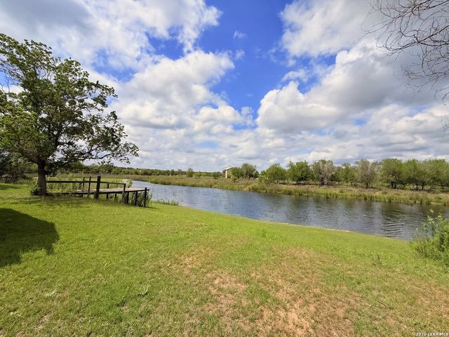 738 LAKESHORE DR S, Bandera, TX 78003