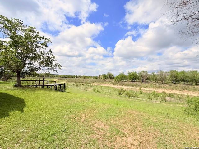 738 LAKESHORE DR S, Bandera, TX 78003