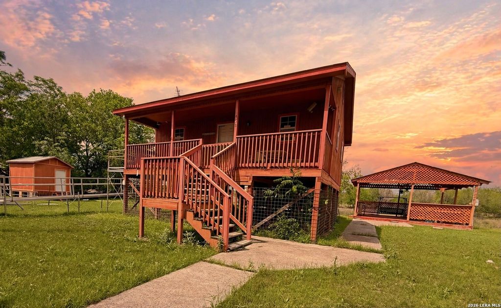 738 LAKESHORE DR S, Bandera, TX 78003