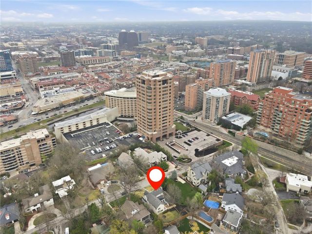 425 W 49th Terrace, Kansas City, MO 64112