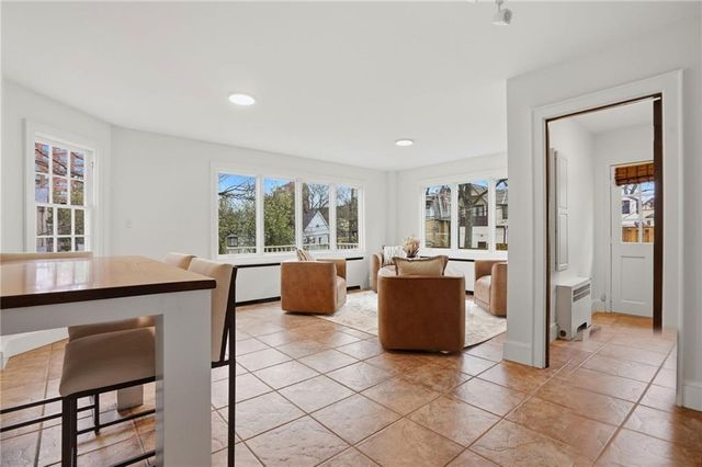 425 W 49th Terrace, Kansas City, MO 64112