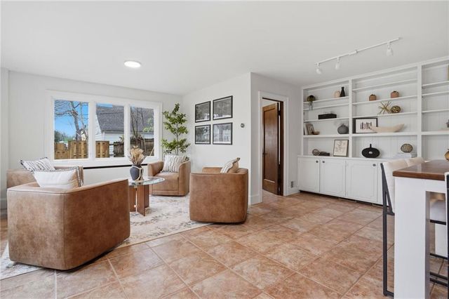 425 W 49th Terrace, Kansas City, MO 64112