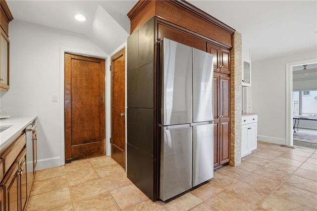 425 W 49th Terrace, Kansas City, MO 64112