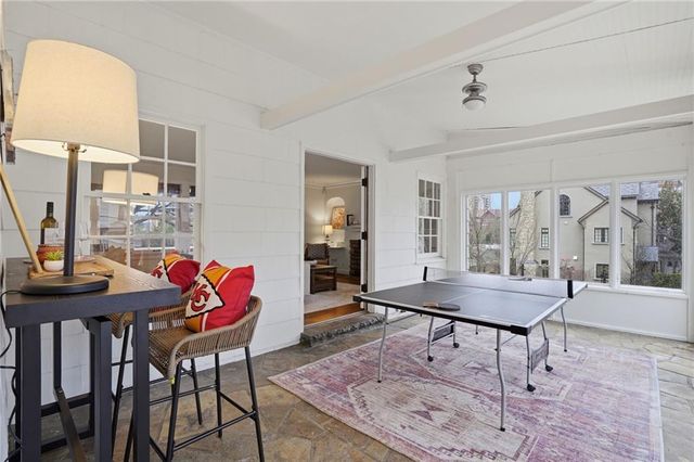 425 W 49th Terrace, Kansas City, MO 64112