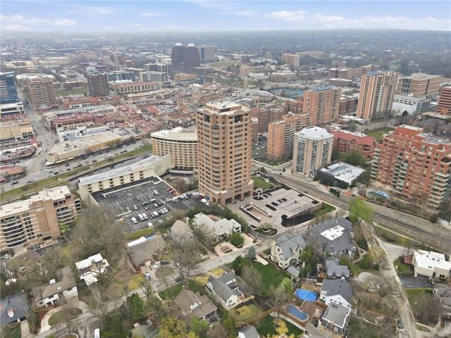 425 W 49th Terrace, Kansas City, MO 64112