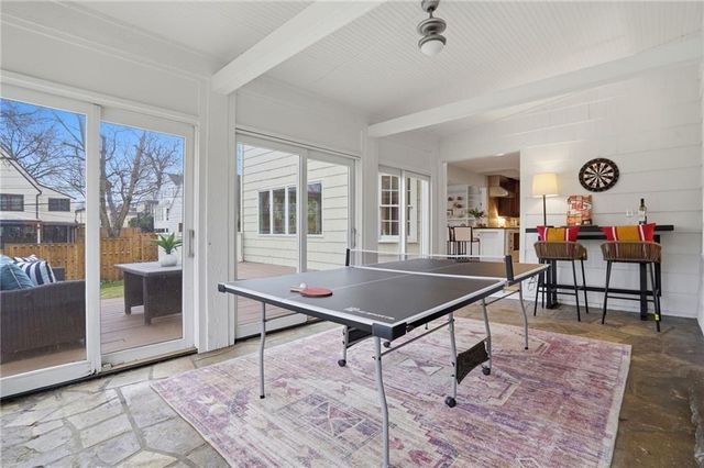 425 W 49th Terrace, Kansas City, MO 64112