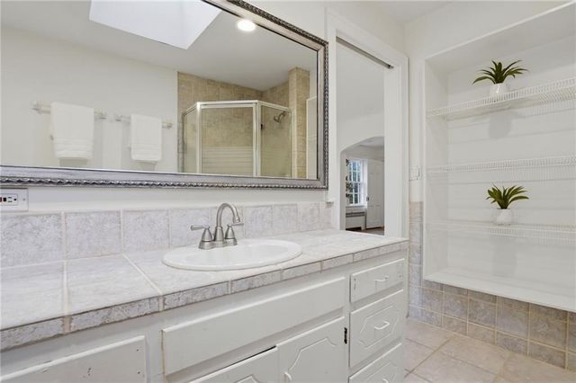 425 W 49th Terrace, Kansas City, MO 64112