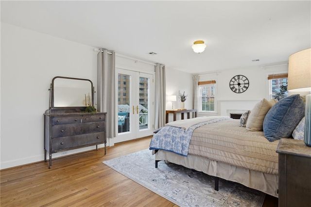 425 W 49th Terrace, Kansas City, MO 64112