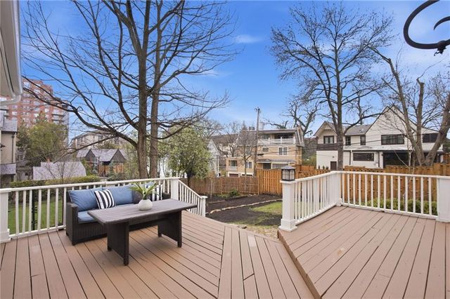 425 W 49th Terrace, Kansas City, MO 64112