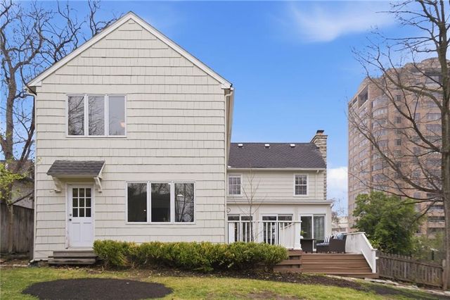 425 W 49th Terrace, Kansas City, MO 64112